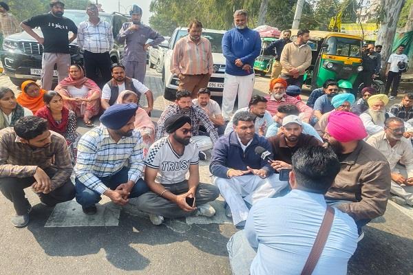 family stages protest over elderly woman  s murder case