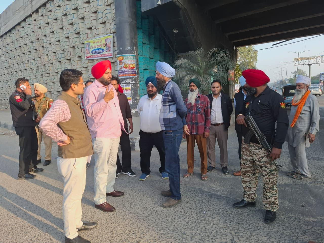 ਔਜਲਾ ਖੁਦ ਸੜਕਾਂ ’ਤੇ ਉਤਰੇ, ਏਅਰਪੋਰਟ ਰੋਡ ਦੀ ਟ੍ਰੈਫਿਕ ਸਮੱਸਿਆ ਦੇ ਹੱਲ ਲਈ ਵੱਡੀ ਪਹਿਲ