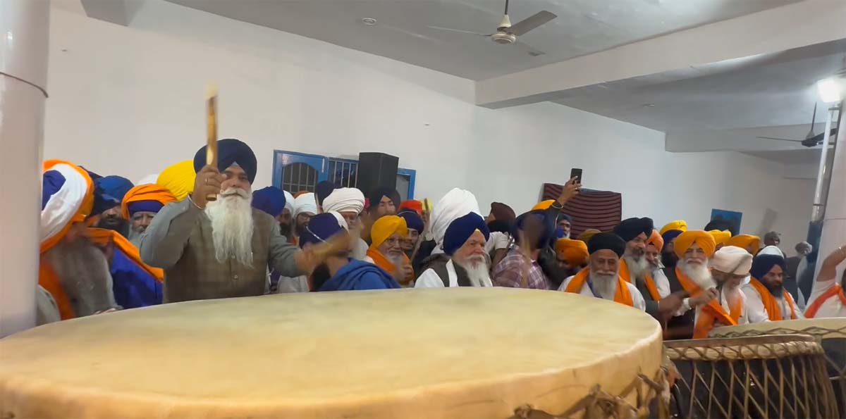 ਸ੍ਰੀ ਕੀਰਤਪੁਰ ਸਾਹਿਬ ਵਿਖੇ ਨਗਾਰਿਆਂ ਦੀ ਗੂੰਜ ''ਚ ਕੌਮੀ ਤਿਉਹਾਰ ਹੋਲਾ-ਮਹੱਲਾ ਦੀ ਹੋਈ ਸ਼ੁਰੂਆਤ