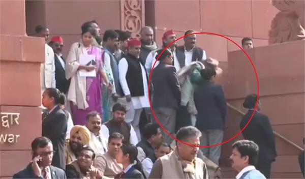 parliament stairs  slips  shashi tharoor