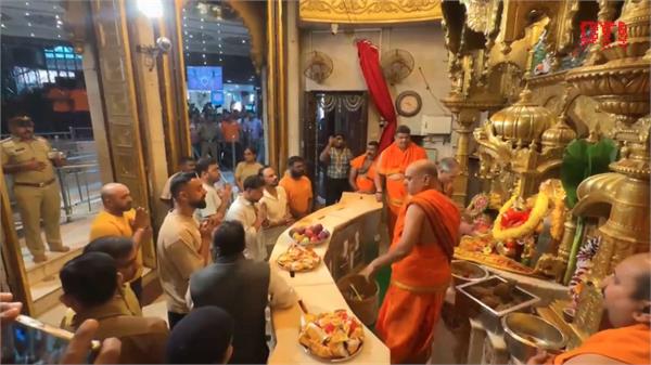 kuldeep and varun reach bappa  s temple to seek blessings to win t20 wc