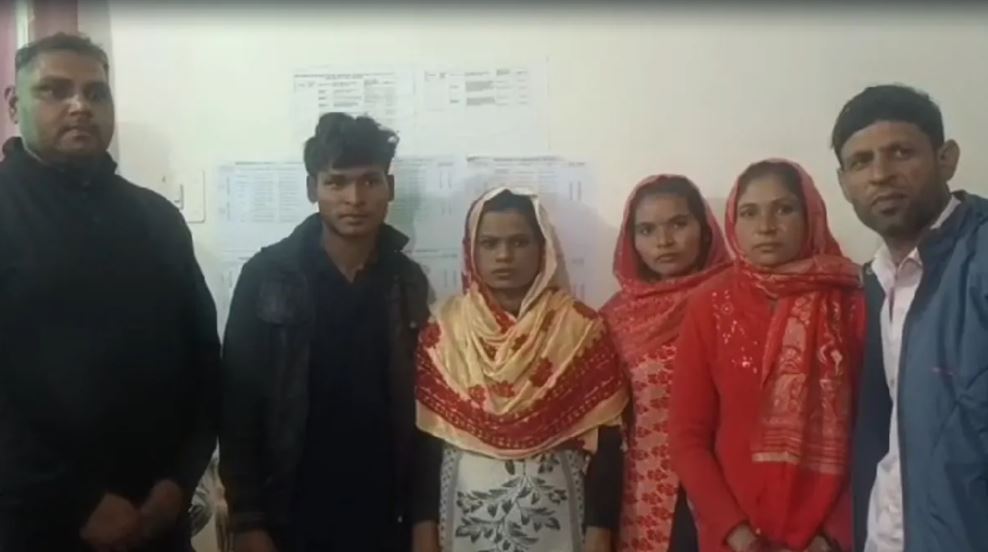 ਪਤਨੀ ਦੇ ਵਾਰ-ਵਾਰ ਪ੍ਰੇਮੀ ਕੋਲ ਭੱਜਣ ਤੋਂ ਪਰੇਸ਼ਾਨ ਪਤੀ ਨੇ ਖੁਦ ਹੀ ਕਰਵਾ ਦਿੱਤਾ ਦੋਵਾਂ ਦਾ ਵਿਆਹ