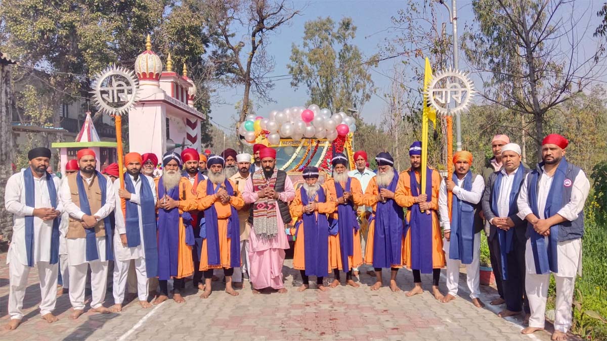 ਸ੍ਰੀ ਗੁਰੂ ਰਵਿਦਾਸ ਮਹਾਰਾਜ ਜੀ ਦੇ ਪ੍ਰਕਾਸ਼ ਪੁਰਬ ਸਬੰਧੀ ਪਿੰਡ ਨੰਗਲ ਖੁੰਗਾ ''ਚ ਸਜਾਇਆ ਗਿਆ ਨਗਰ ਕੀਰਤਨ