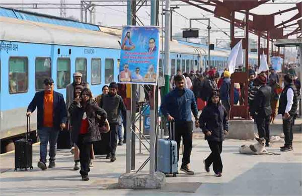 passengers upset due to train delays