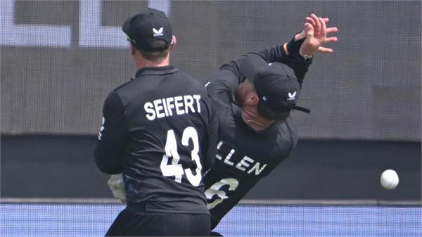 fielders collision taking catch