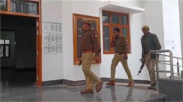 accused  absconding  court