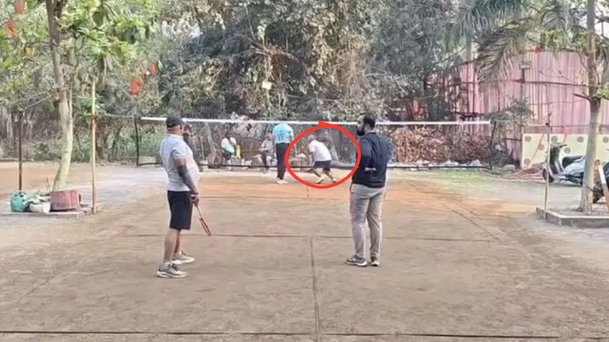 ਰਾਏਪੁਰ ''ਚ ਦਰਦਨਾਕ ਘਟਨਾ: ਬੈਡਮਿੰਟਨ ਖੇਡਦੇ ਕਾਰੋਬਾਰੀ ਨੂੰ ਪਿਆ ਦਿਲ ਦਾ ਦੌਰਾ, ਵੀਡੀਓ ''ਚ ਦੇਖੋ ਮੌਤ ਦਾ ਮੰਜ਼ਰ