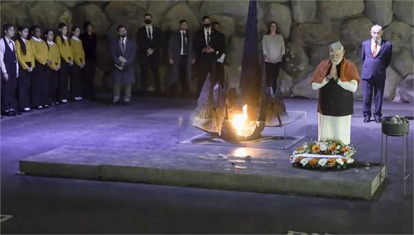 pm modi pays tribute at yad vashem israel s holocaust memorial