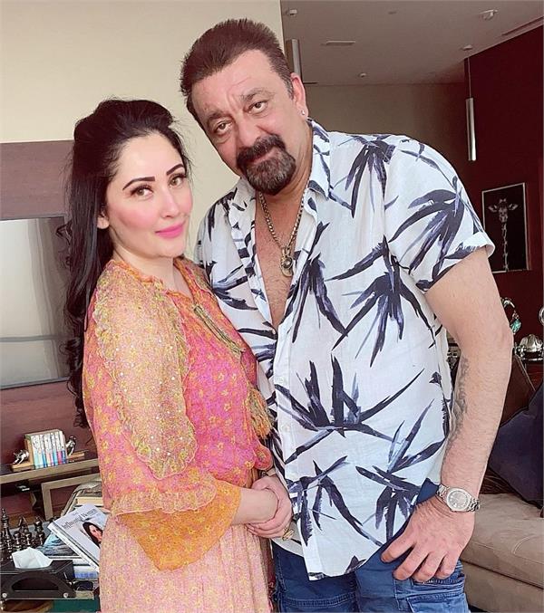 sanjay dutt  maanayata dutt celebrate 18 years of marriage