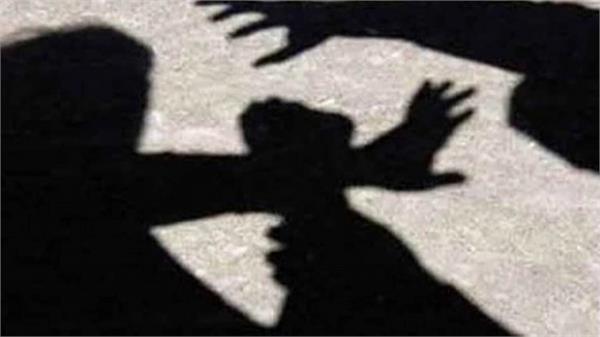 girl beaten up after entering house  case registered