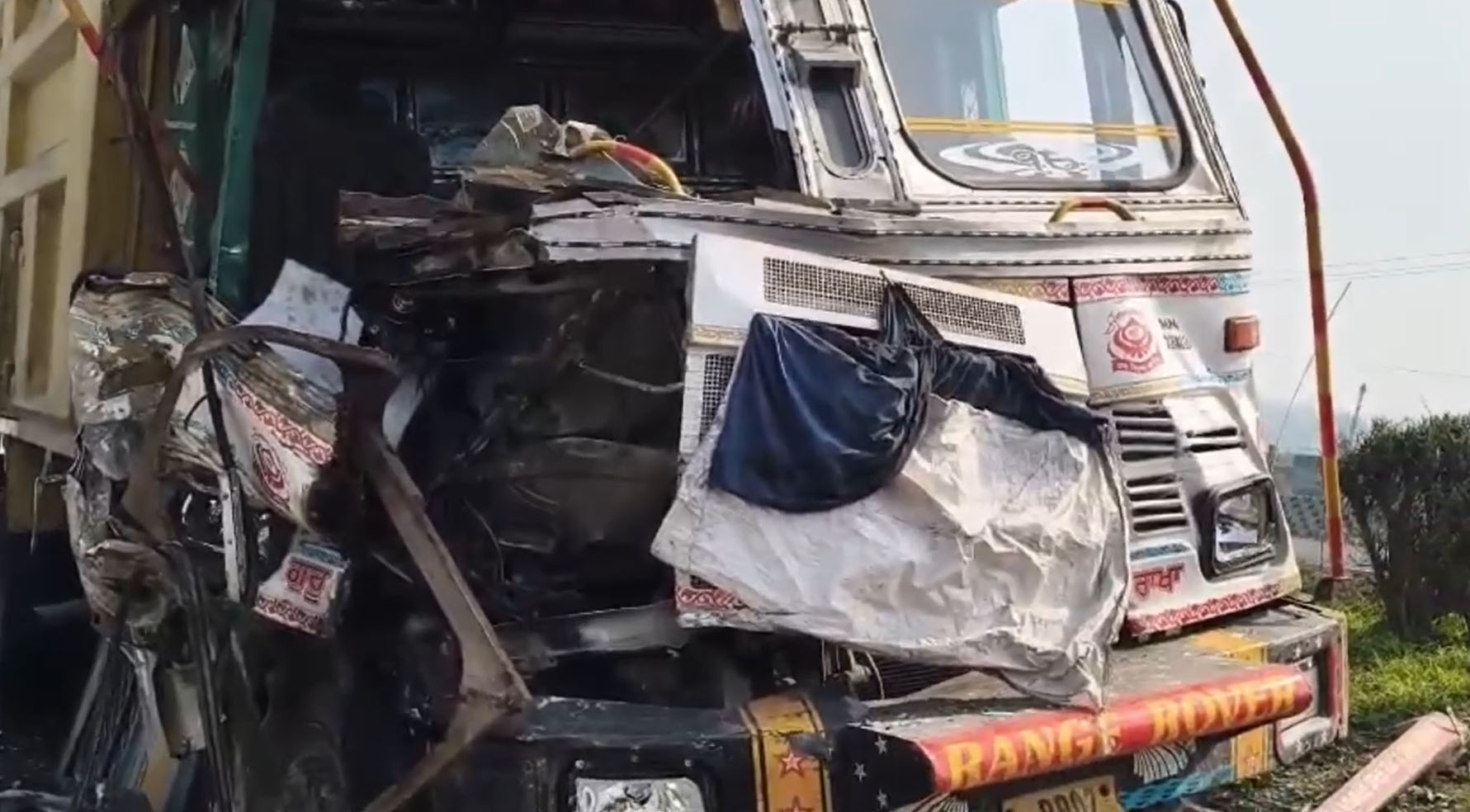 ਅੰਮ੍ਰਿਤਸਰ-ਪਠਾਨਕੋਟ ਨੈਸ਼ਨਲ ਹਾਈਵੇ ''ਤੇ ਵੱਡਾ ਹਾਦਸਾ, ਦਰਜਨ ਵਾਹਨ ਆਪਸ ''ਚ ਟਕਰਾਏ