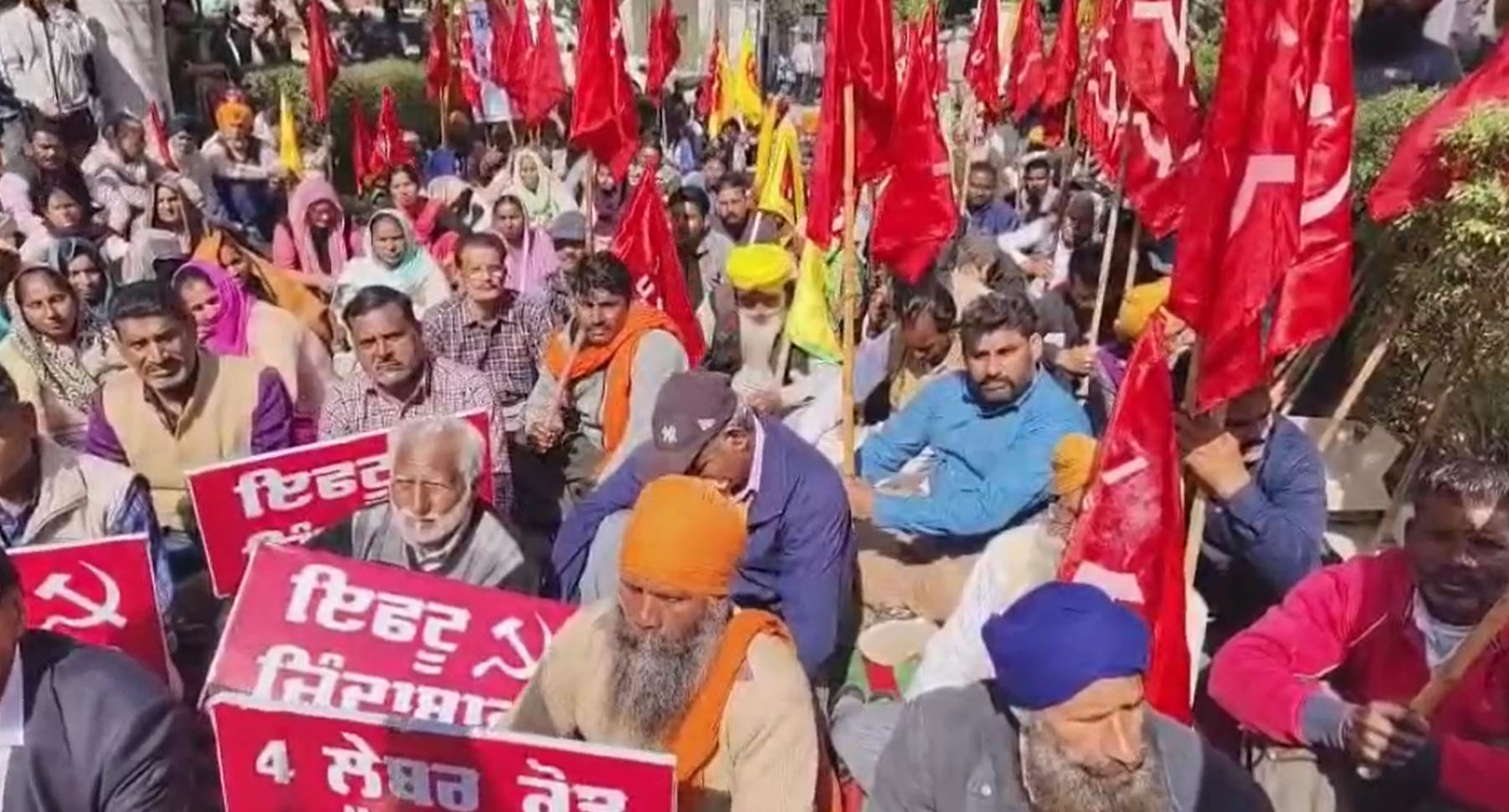 ਗੁਰਦਾਸਪੁਰ ‘ਚ ਟਰੇਡ ਯੂਨੀਅਨਾਂ ਦਾ ਪ੍ਰਦਰਸ਼ਨ, ਕੇਂਦਰ ਸਰਕਾਰ ਖ਼ਿਲਾਫ਼ ਪ੍ਰਗਟਾਇਆ ਰੋਸ