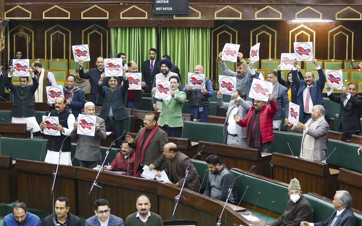 ਜੰਮੂ ''ਚ ਨੈਸ਼ਨਲ ਲਾਅ ਯੂਨੀਵਰਸਿਟੀ ਦੀ ਸਥਾਪਨਾ ਦੀ ਮੰਗ: ਵਿਧਾਨ ਸਭਾ ''ਚ ਭਾਜਪਾ ਦਾ ਹੰਗਾਮਾ