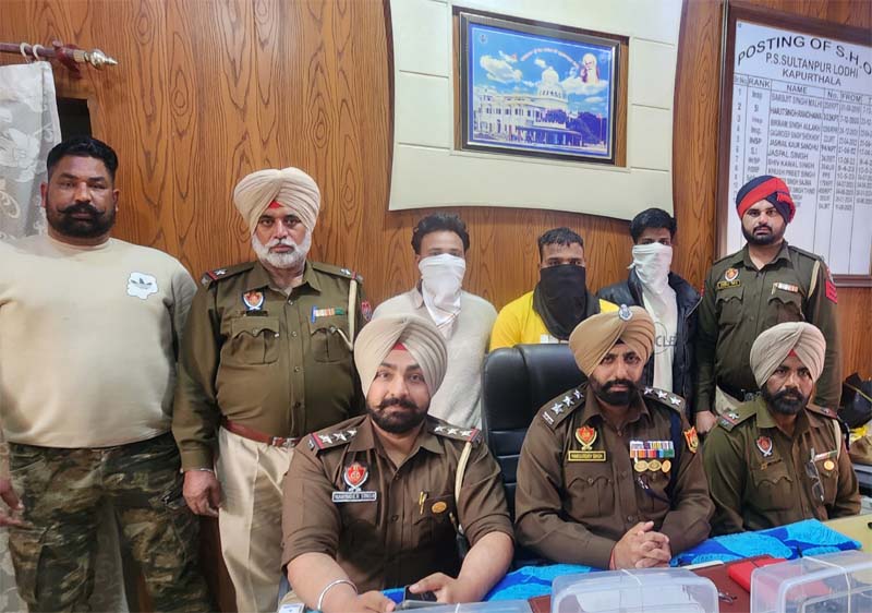 ਲੁਟੇਰਾ ਗਿਰੋਹ ਦਾ ਪਰਦਾਫ਼ਾਸ਼! 4 ਪਿਸਤੌਲਾਂ ਸਣੇ 3 ਮੁਲਜ਼ਮ ਕਾਬੂ, ਵੱਡੀ ਵਾਰਦਾਤ ਨੂੰ ਦੇਣਾ ਸੀ ਅੰਜਾਮ