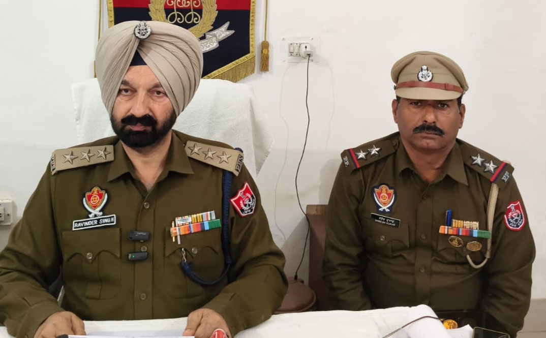 ਨਸ਼ੇ ਵਾਲੀ ਕੋਲਡ ਡ੍ਰਿੰਕ ਪਿਲਾ ਕੇ ਕੀਤਾ ਸੀ ਰੋਹਿਤ ਦਾ ਕਤਲ, ਪੁਲਸ ਨੇ ਸੁਲਝਾਈ ਅੰਨ੍ਹੇ ਕਤਲ ਦੀ ਗੁੱਥੀ, ਪਿਓ-ਪੁੱਤਰ ਕਾਬੂ