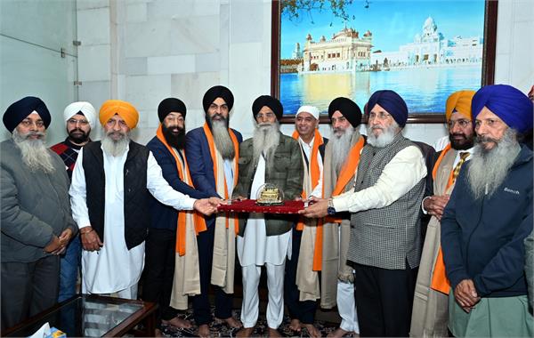 canadian mps paid obeisance at golden temple
