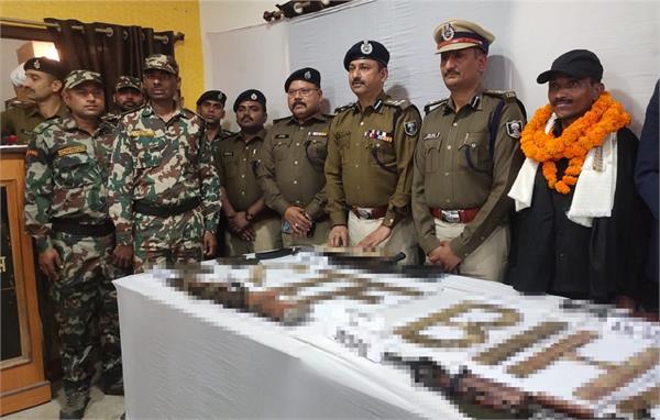 bihar police  naxal free bihar  rewarded maoist  surrender
