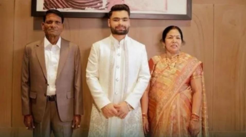 ਮੋਢਿਆਂ ''ਤੇ ਸਿਲੰਡਰ ਦਾ ਭਾਰ ਤੇ ਦਿਲ ''ਚ ਪੁੱਤਰ ਦਾ ਸੁਪਨਾ, ਰਿੰਕੂ ਸਿੰਘ ਦੇ ਪਿਤਾ ਦੇ ਤਿਆਗ ਦੀ ਅਣਕਹੀ ਕਹਾਣੀ