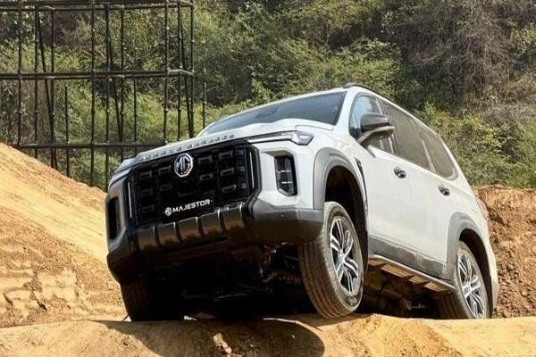 jsw mg motor india launches india  s first   mg magister d  segment suv  