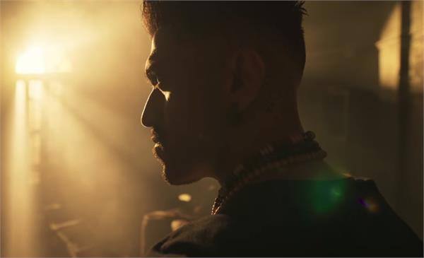 yash seen in a clean shaven look in the new poster of toxic