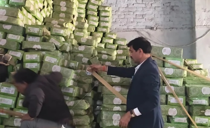 ਲੋਕਾਂ ਦੀ ਸਿਹਤ ਨਾਲ ਖਿਲਵਾੜ ! ਰਮਜ਼ਾਨ ਮੌਕੇ ਵੱਡੇ ਪੱਧਰ ''ਤੇ ਬਰਾਮਦ ਹੋਈ Expired ਖਜੂਰ