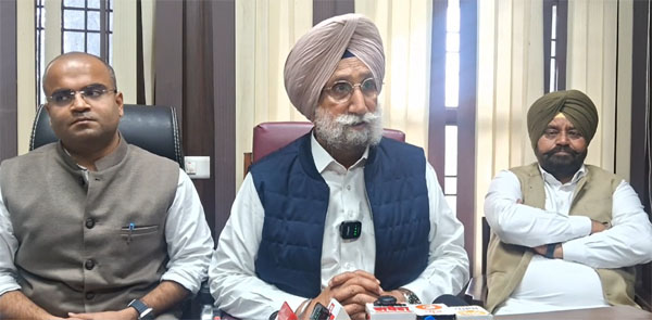 ਸੁਖਜਿੰਦਰ ਰੰਧਾਵਾ ਵੱਲੋਂ ਵਿਕਾਸ ਕਾਰਜਾਂ ਦਾ ਜਾਇਜ਼ਾ, ਕੇਂਦਰੀ ਸਕੀਮਾਂ ਨੂੰ ਹੇਠਲੇ ਪੱਧਰ ਤੱਕ ਪਹੁੰਚਾਉਣ ਦੇ ਦਿੱਤੇ ਨਿਰਦੇਸ਼