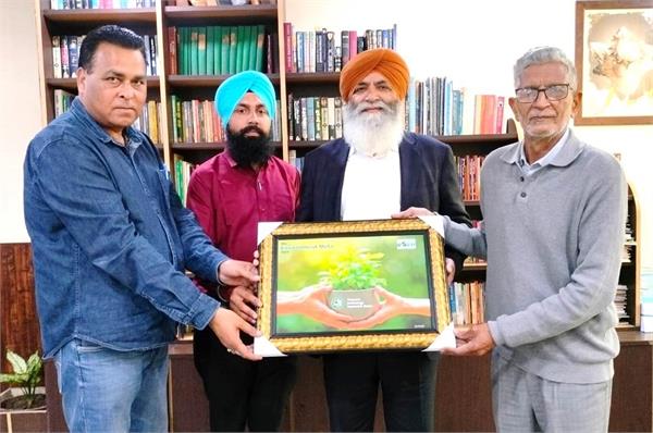 bahadur singh welcomed at blood bank