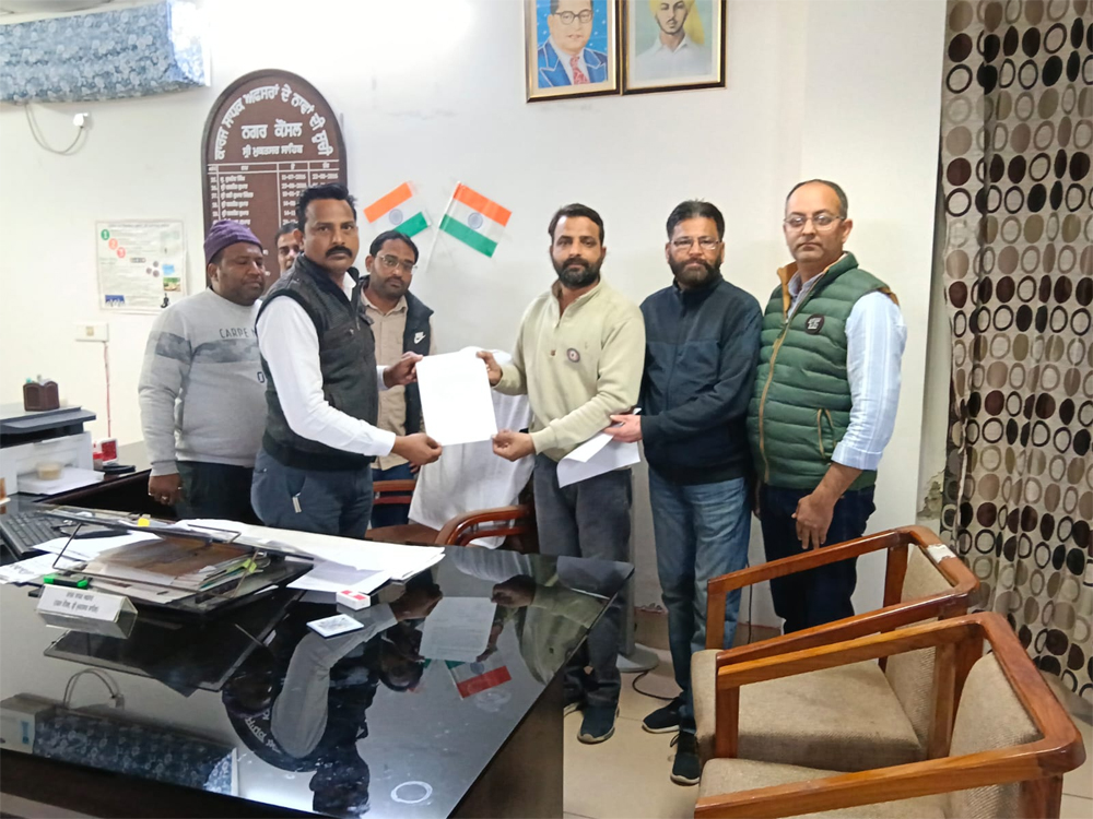 ਪੁਰਾਣੀ ਦਾਣਾ ਮੰਡੀ ਬਾਬਾ ਖੇਤਰਪਾਲ ਮੰਦਰ ਨੇੜੇ ਕੂੜੇ ਦੇ ਡੰਪ ਨੂੰ ਚੁੱਕਵਾਉਣ ਦਾ ਮੁੱਦਾ ਗਰਮਾਇਆ