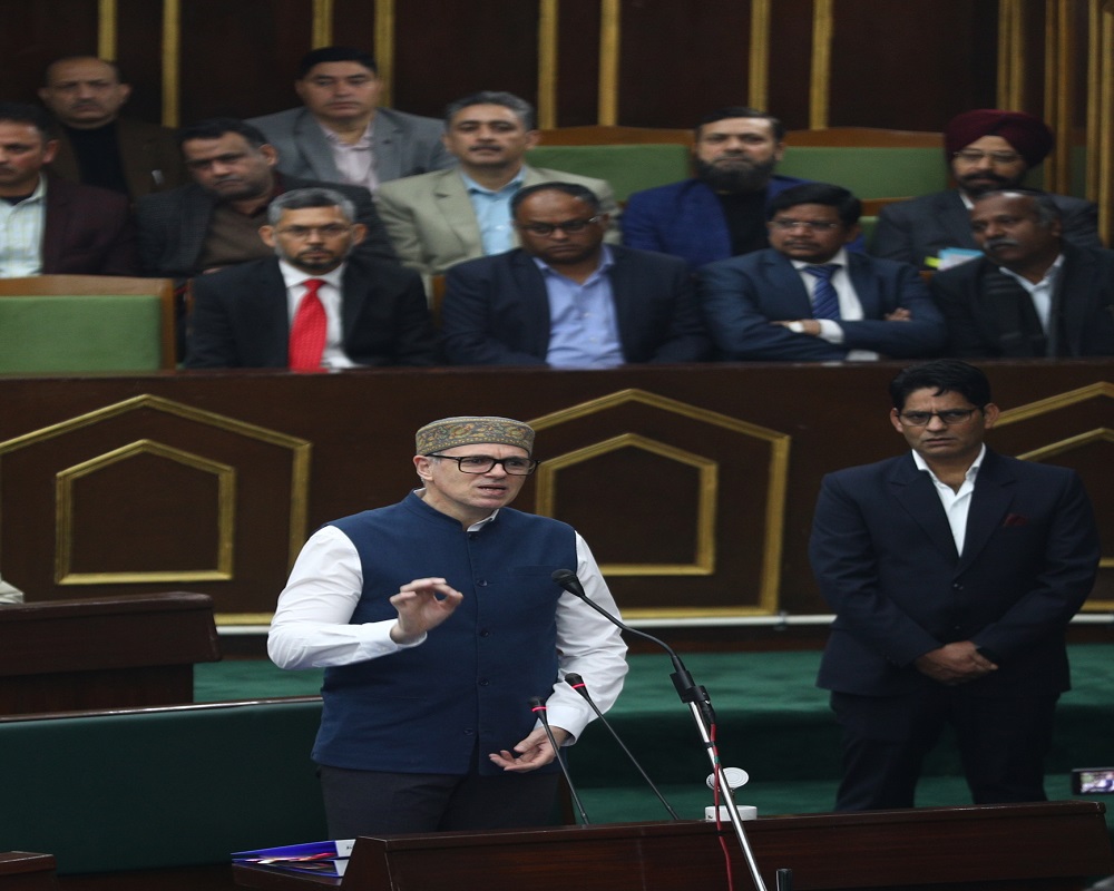 ਵਿਧਾਇਕਾਂ ਦੇ ਨਿੱਜੀ ਸਹਾਇਕਾਂ ਦੀ ਤਨਖਾਹ ਵਧਾਉਣ ''ਤੇ ਵਿਚਾਰ ਕਰ ਰਹੀ J&K ਸਰਕਾਰ : ਉਮਰ ਅਬਦੁੱਲਾ