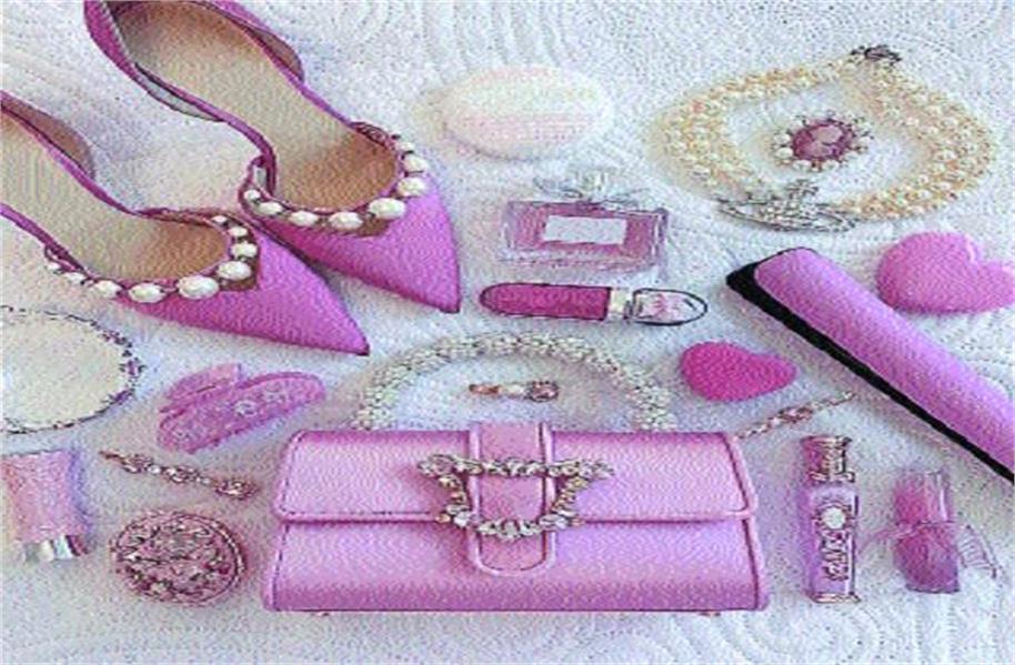 ਪਿੰਕ ਅਤੇ ਬਲਿਊ ਦੇ ਵਿਚਾਲੇ ਫਸੀਆਂ ਔਰਤਾਂ