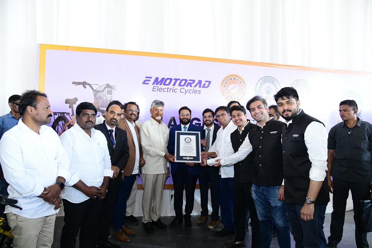 ਚੰਦਰਬਾਬੂ ਨਾਇਡੂ ਨੇ 24 ਘੰਟਿਆਂ ''ਚ 4,000 ਦੇ ਕਰੀਬ ਈ-ਸਾਈਕਲ ਵੰਡ ਕੇ ਬਣਾਇਆ ''ਗਿਨੀਜ਼ ਵਰਲਡ ਰਿਕਾਰਡ''