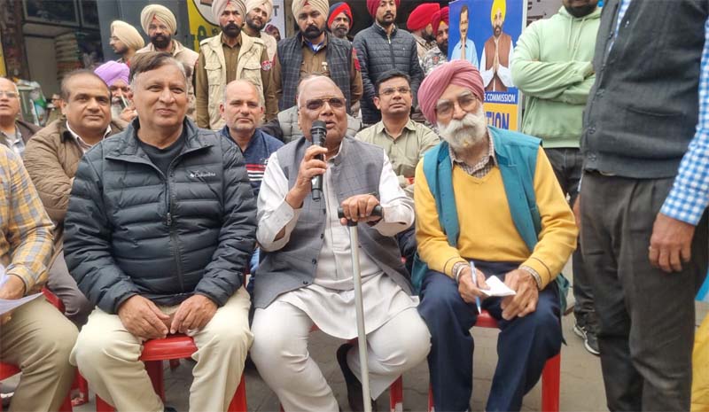 ਫਰੀਦਕੋਟ ''ਚ ਵਪਾਰ ਮੰਡਲ ਦੀ ਮੀਟਿੰਗ, ਵਪਾਰੀਆਂ ਦੀਆਂ ਮੰਗਾਂ ਸਬੰਧੀ ਮੁੱਖ ਮੰਤਰੀ ਨੂੰ ਮੰਗ ਪੱਤਰ ਭੇਜਣ ਦਾ ਫ਼ੈਸਲਾ