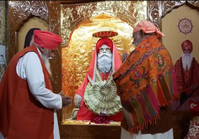 ਡੇਰਾ ਸੱਚਖੰਡ ਬੱਲਾਂ ਨਤਮਸਤਕ ਹੋਏ PM ਨਰਿੰਦਰ ਮੋਦੀ, ਸੰਤ ਨਿਰੰਜਨ ਦਾਸ ਤੋਂ ਲਿਆ ਆਸ਼ੀਰਵਾਦ