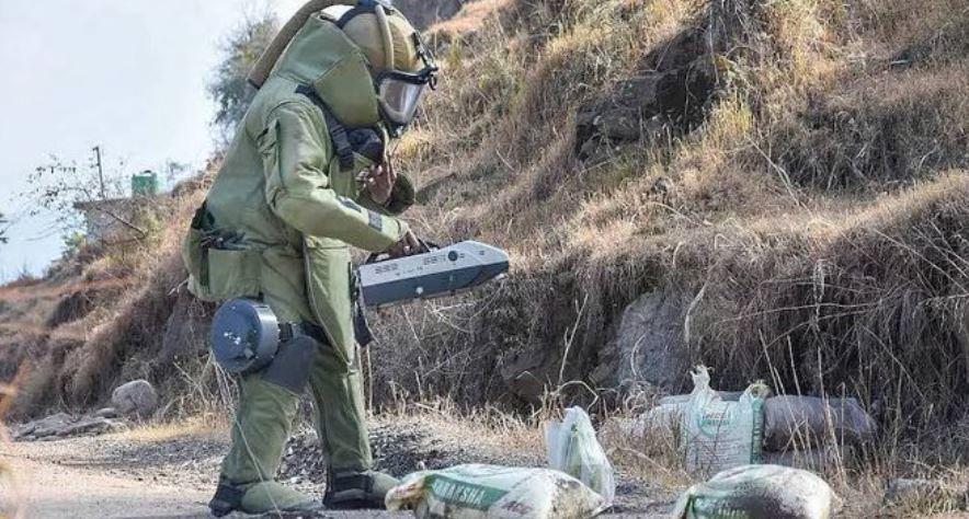 ਨਕਸਲੀਆਂ ਦੀ ਵੱਡੀ ਸਾਜ਼ਿਸ਼ ਨਾਕਾਮ: ਸੁਰੱਖਿਆ ਬਲਾਂ ਨੇ 5-7 ਕਿਲੋ ਦਾ ਪ੍ਰੈਸ਼ਰ ਕੁੱਕਰ ਬੰਬ ਕੀਤਾ ਬਰਾਮਦ