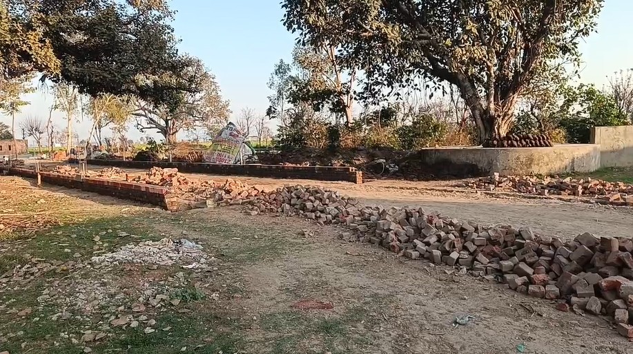 ਪੰਜਾਬ ਦੇ ਪੰਚਾਇਤ ਮੰਤਰੀ ਦੇ ਹਲਕੇ ''ਚ ਪੰਚਾਇਤੀ ਜ਼ਮੀਨ ''ਤੇ ਕਬਜ਼ਾ! ਕਾਂਗਰਸ ਨੇ ਦਿੱਤੀ ਅੰਦੋਲਨ ਦੀ ਚੇਤਾਵਨੀ