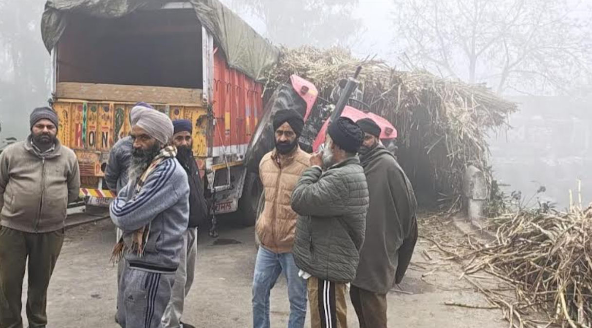 ਸਠਿਆਲੀ ਪੁੱਲ ਨੇੜੇ ਟਰੈਕਟਰ-ਟਰਾਲੀ ਤੇ ਟਰੱਕ ਦੀ ਭਿਆਨਕ ਟੱਕਰ, ਟ੍ਰੈਫਿਕ ਜਾਮ ਹੋਣ ਕਾਰਨ ਲੋਕ ਪ੍ਰੇਸ਼ਾਨ