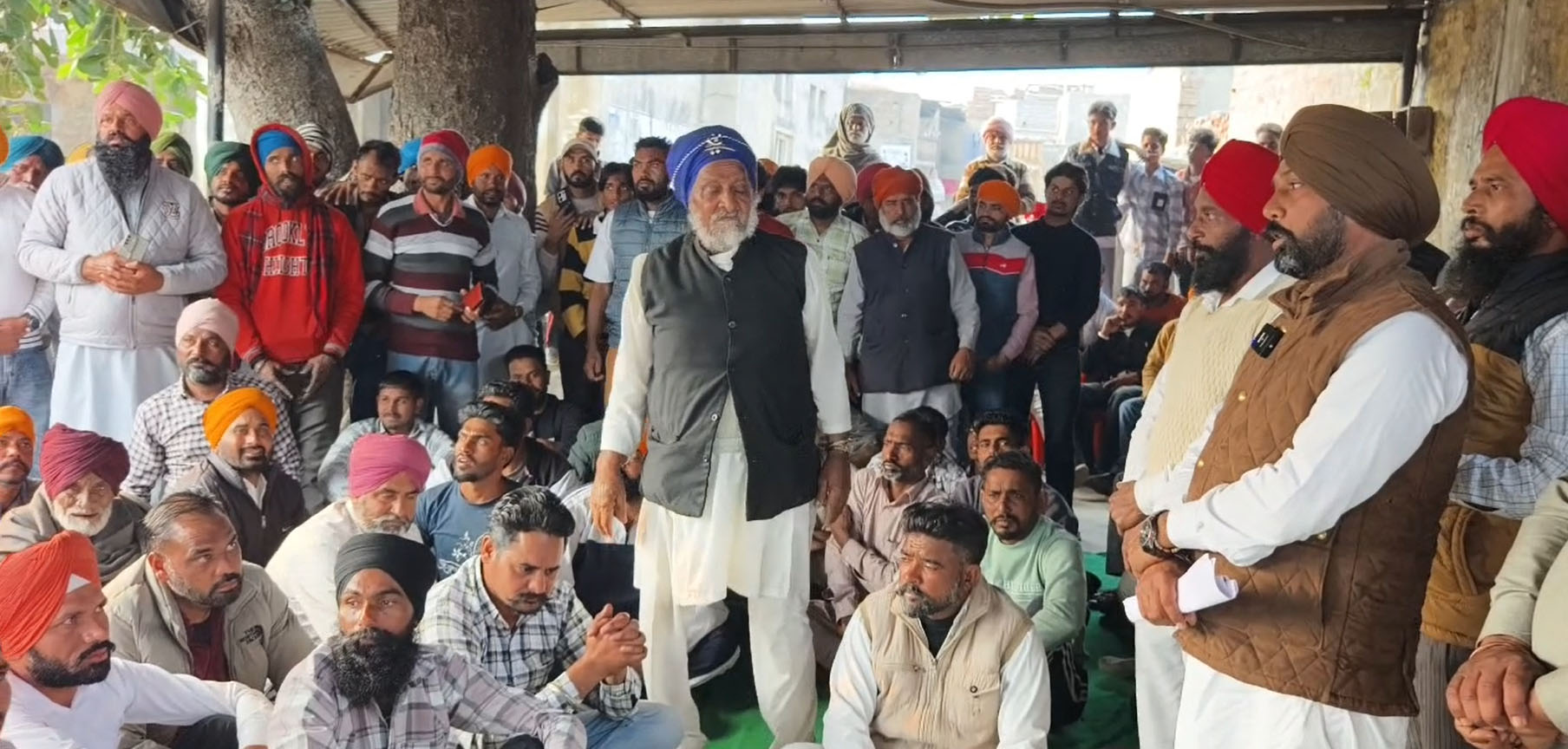 ਕੱਢ ਦਿਓ ਪਿੰਡੋਂ ਬਾਹਰ, ਪਿੰਡ 'ਚ ਹੀ ਵਿਆਹ ਕਰਵਾਉਣ ਵਾਲੇ ਮੁੰਡਾ-ਕੁੜੀ ਖਿਲਾਫ ਪੰਚਾਇਤ ਨੇ ਪਾਇਆ ਮਤਾ