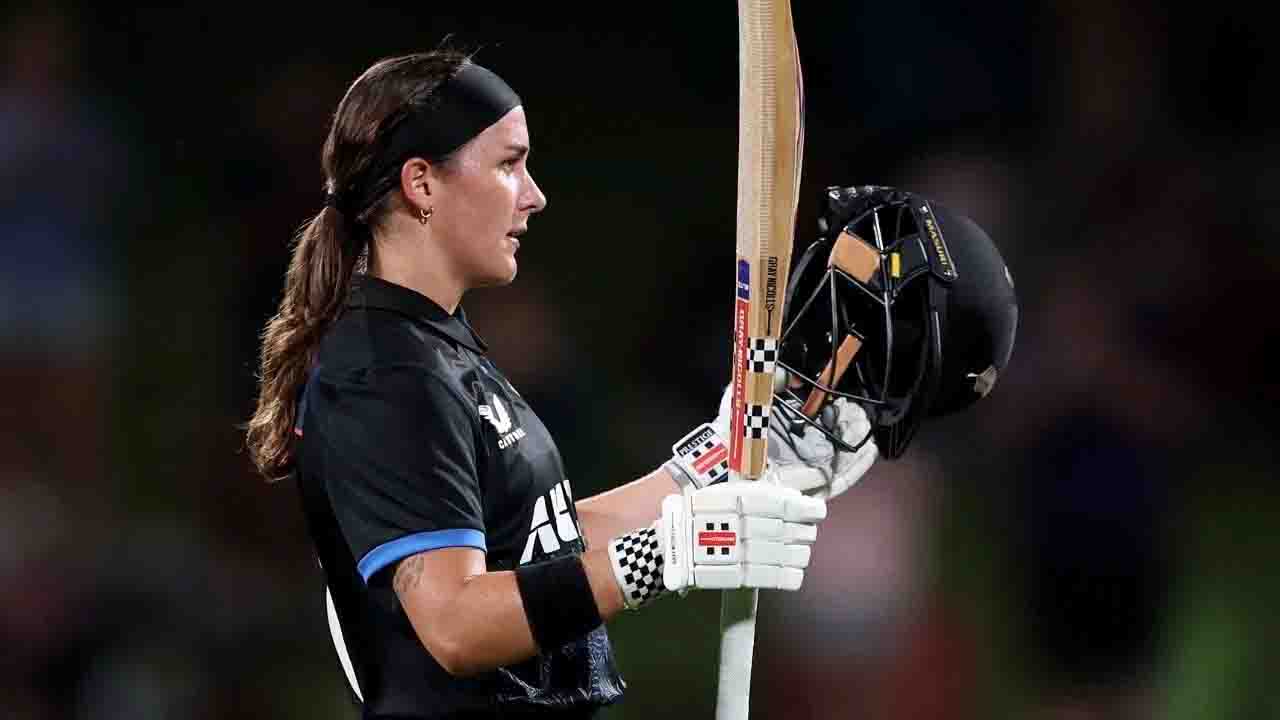 ਕਪਤਾਨ ਬਣਦਿਆਂ ਹੀ ਪਹਿਲੇ ਮੈਚ ''ਚ ਜੜਿਆ ਸੈਂਕੜਾ, ਸਿਰਫ ਚੌਕੇ-ਛੱਕਿਆਂ ਨਾਲ ਬਣਾ''ਤੀਆਂ ਇੰਨੀਆਂ ਦੌੜਾਂ