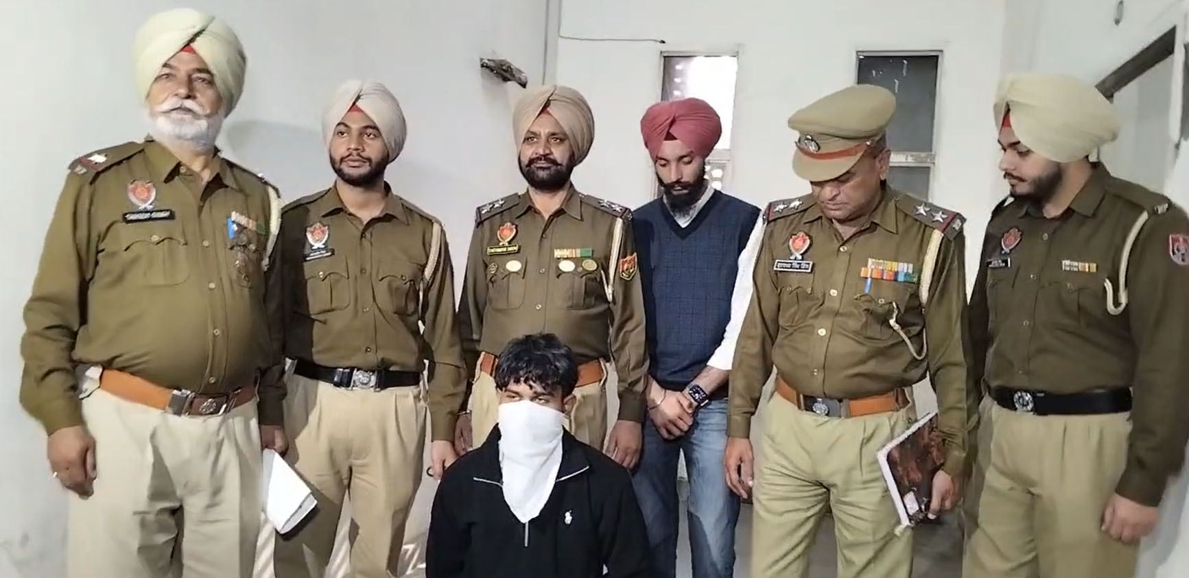 ਅੰਮ੍ਰਿਤਸਰ ''ਚ ਵਿਸਫੋਟਕ ਤਸਕਰੀ ਦੀ ਕੋਸ਼ਿਸ਼ ਨਾਕਾਮ, 2 ਹੈੱਡ ਗ੍ਰਨੇਡ ਸਮੇਤ ਇਕ ਮੁਲਜ਼ਮ ਗ੍ਰਿਫ਼ਤਾਰ