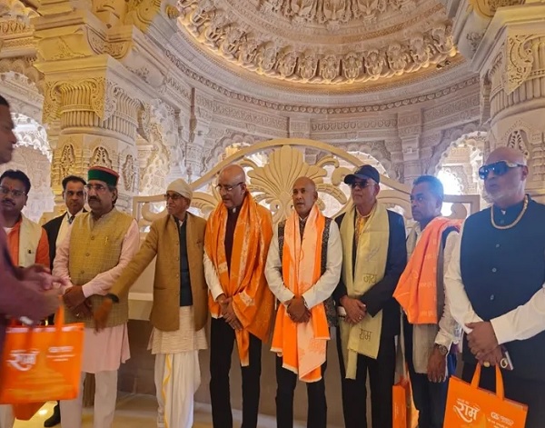 ਗੁਆਨਾ ਦੇ ਉੱਪ ਰਾਸ਼ਟਰਪਤੀ ਨੇ ਅਯੁੱਧਿਆ ''ਚ ਰਾਮ ਮੰਦਰ ''ਚ ਕੀਤੇ ਦਰਸ਼ਨ