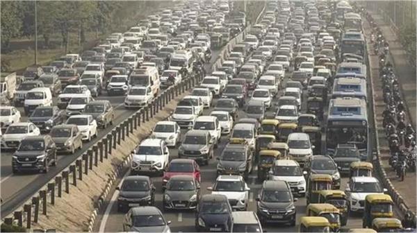 alert delhiites massive jams on 20 roads tonight police issue warning