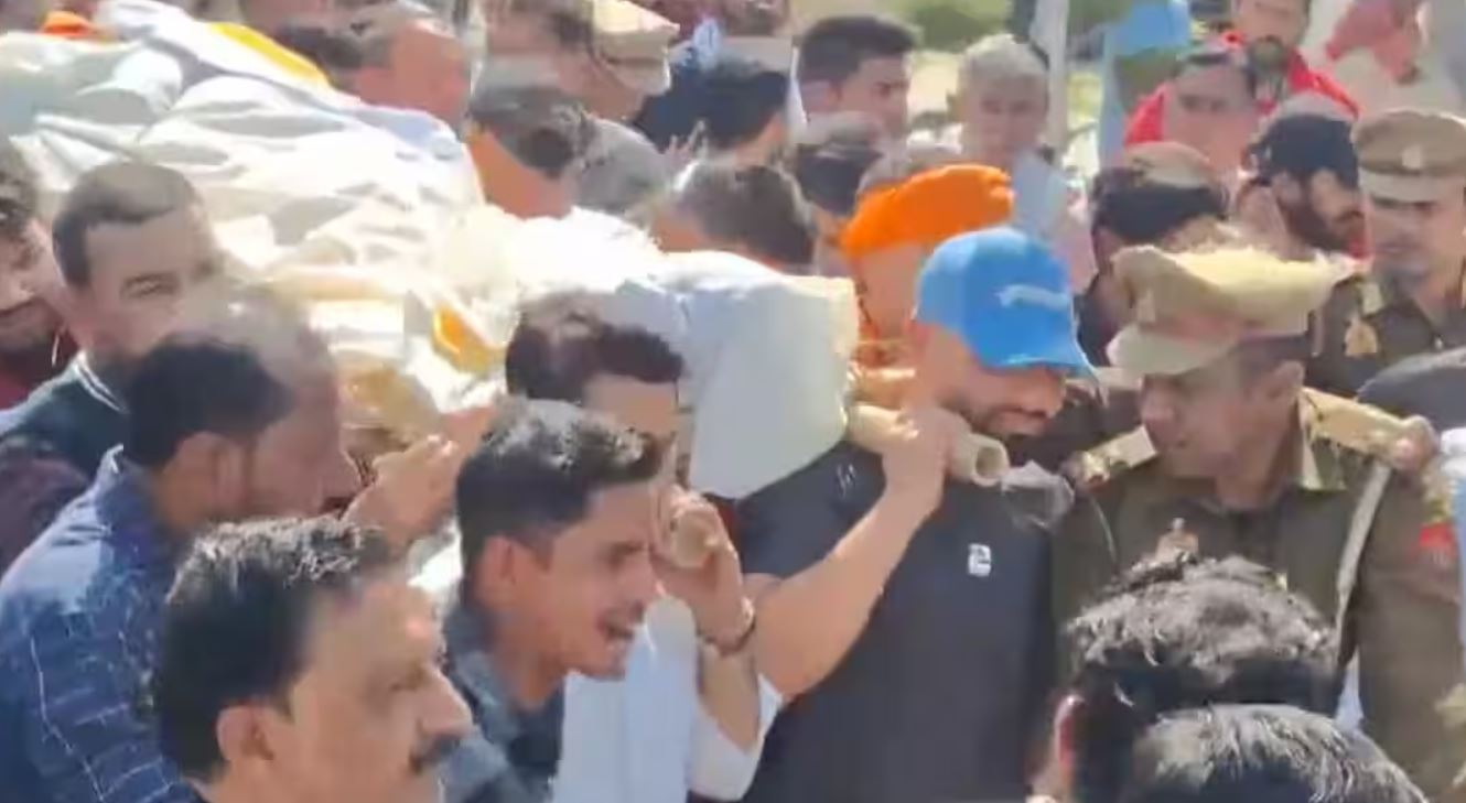 ਕ੍ਰਿਕਟਰ ਰਿੰਕੂ ਸਿੰਘ ਨੇ ਪਿਤਾ ਨੂੰ ਦਿੱਤੀ ਅੰਤਿਮ ਵਿਦਾਈ; ਅਲੀਗੜ੍ਹ ਵਿਖੇ ਨਮ ਅੱਖਾਂ ਨਾਲ ਹੋਇਆ ਸਸਕਾਰ