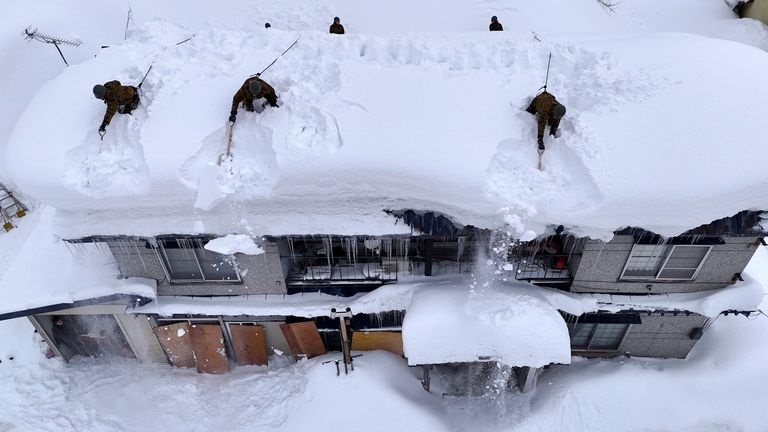 ਜਾਪਾਨ ''ਚ ਕੁਦਰਤ ਨੇ ਢਾਹਿਆ ਕਹਿਰ ! ਰਿਕਾਰਡਤੋੜ ਬਰਫ਼ਬਾਰੀ ਕਾਰਨ 46 ਲੋਕਾਂ ਦੀ ਮੌਤ, ਸੈਂਕੜੇ ਜ਼ਖ਼ਮੀ