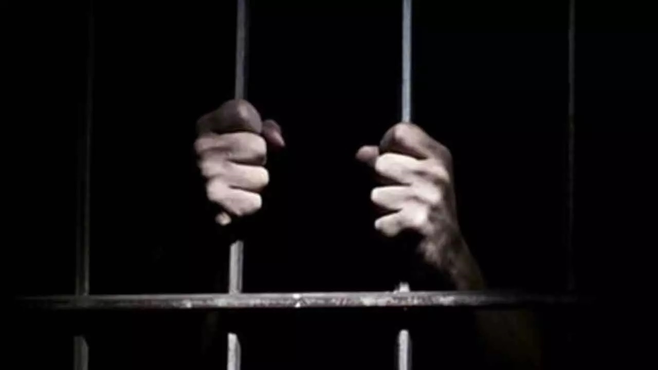 ਬਿਹਾਰ ''ਚ ਨਾਜਾਇਜ਼ ਹਥਿਆਰਾਂ ਦੀ ਫੈਕਟਰੀ ਦਾ ਪਰਦਾਫਾਸ਼! 5 ਗ੍ਰਿਫ਼ਤਾਰ, ਭਾਰੀ ਮਾਤਰਾ ''ਚ ਹਥਿਆਰ ਬਰਾਮਦ