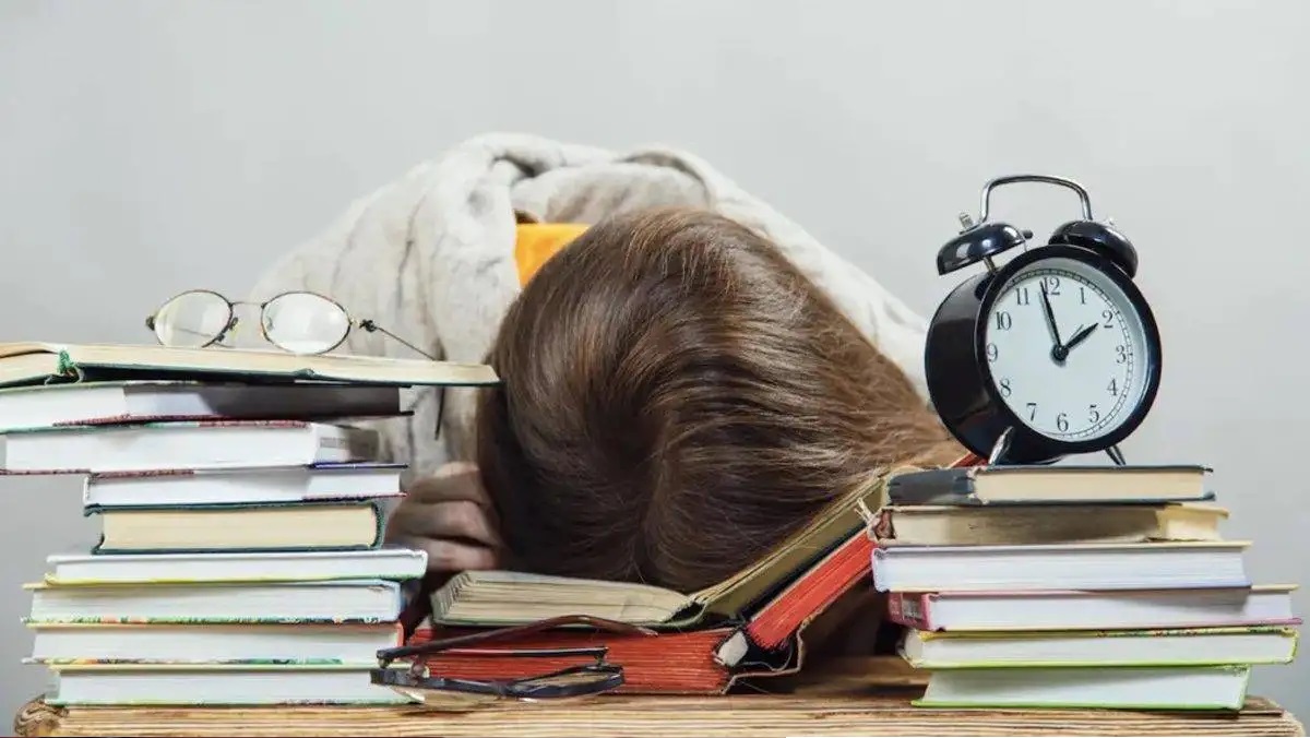 ਪ੍ਰੀਖਿਆ ਨੇੜੇ ਆਉਂਦੇ ਹੀ ਵਿਦਿਆਰਥੀ ਮਹਿਸੂਸ ਕਰਦੇ ਹਨ ਇਕ ਅਜੀਬ ਬੇਚੈਨੀ, ਇਸ ਤਰ੍ਹਾਂ ਤਣਾਅ ਕਰੋ ਦੂਰ