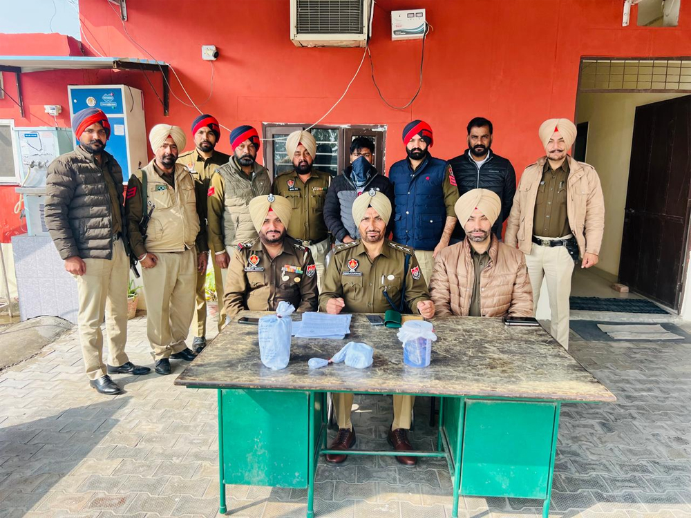 ਲੱਖਾਂ ਰੁਪਏ ਦੀ ਹੈਰੋਇਨ, ਆਈਸ ਅਤੇ ਡਰੱਗ ਮਨੀ ਸਮੇਤ ਨਸ਼ਾ ਸਮੱਗਲਰ ਗ੍ਰਿਫਤਾਰ