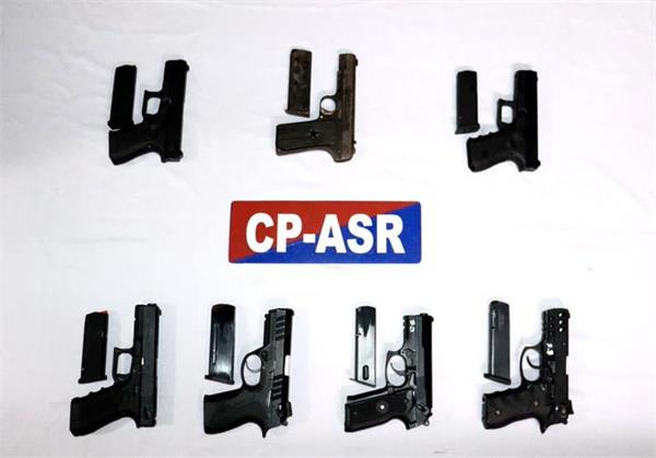 2 people arrested with illegal weapons in amritsar