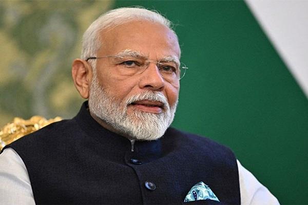 modi urges indian companies to invest and take advantage