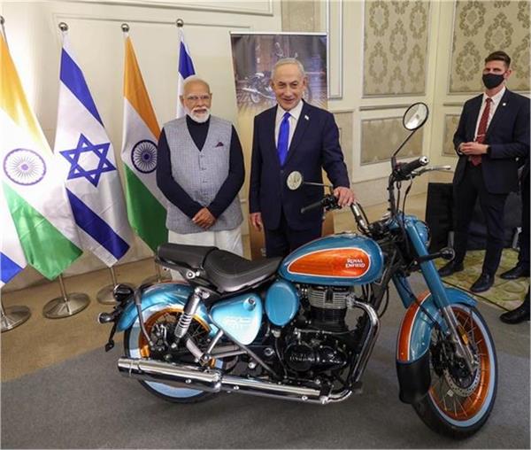modi netanyahu saw the goan classic 350 at the tech expo