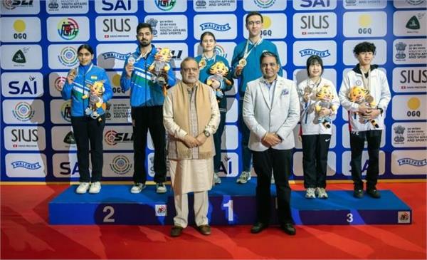 asian shooting  suruchi samrat win   silver   with world record